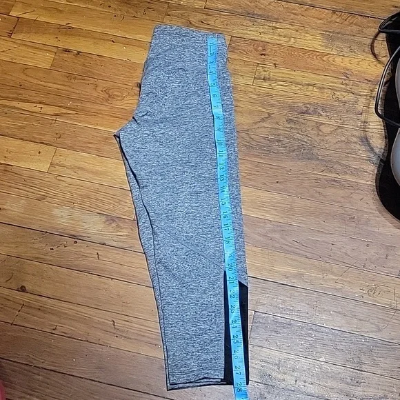 Champion capri size s color gray and black good condition - Picture 8 of 10